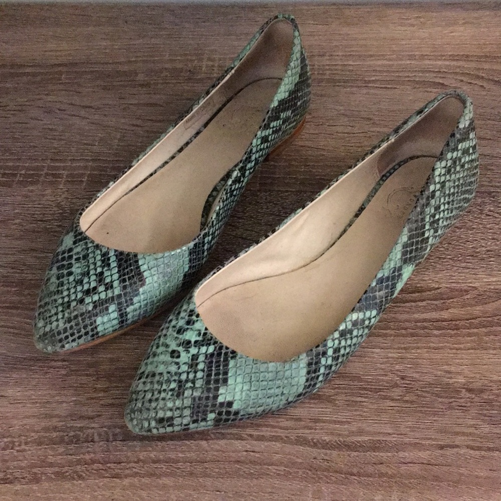 C. Wonder Turquoise leather flats